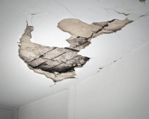 Ceiling with cracks